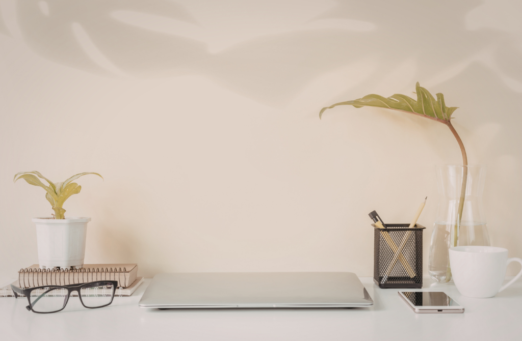 Minimalist workspace symbolizing a clear and organized mind