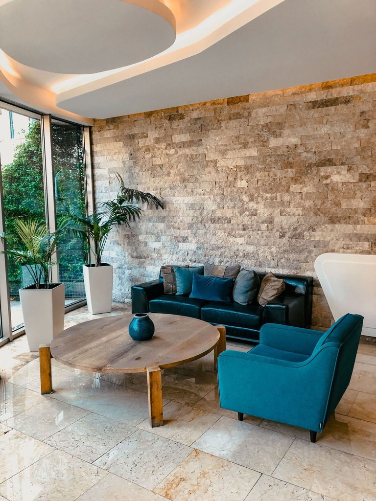 Picture of a relaxing waiting room for a therapist office.